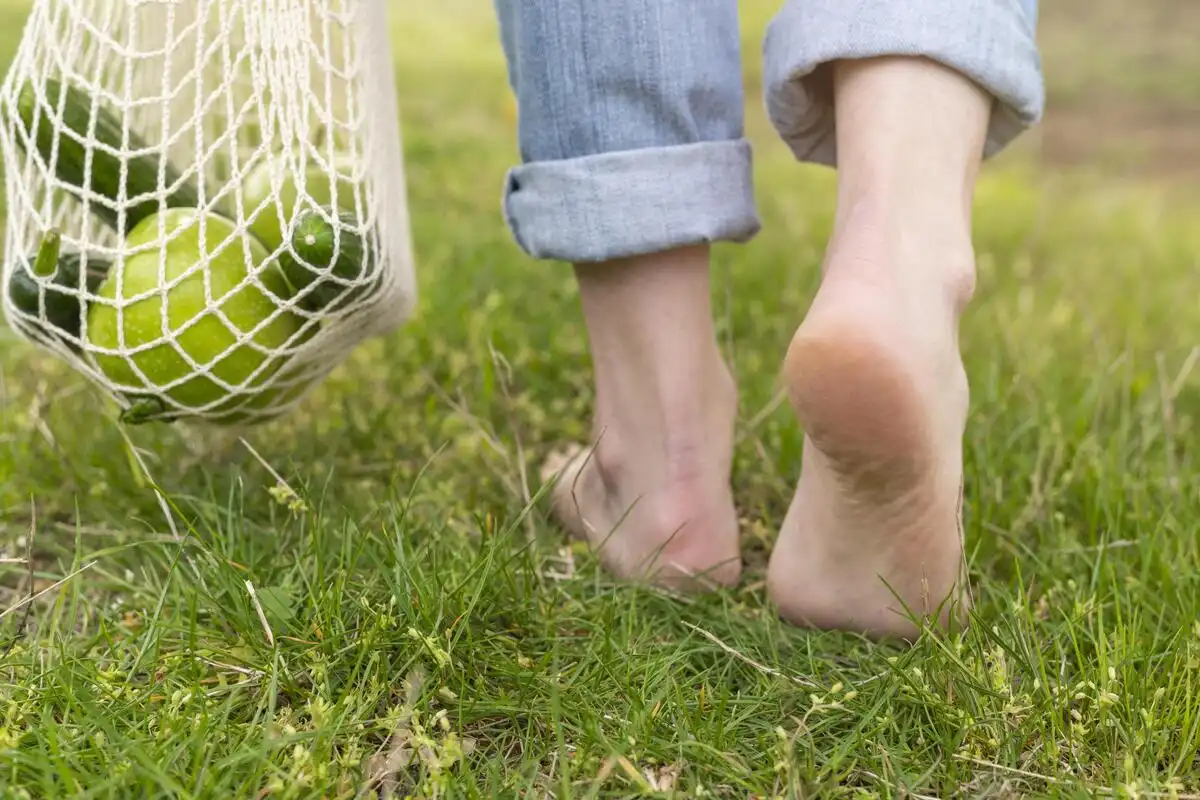 sell feet pics safely